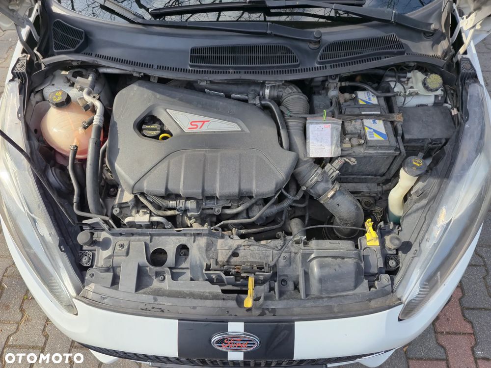 Ford Fiesta 1.6 EcoBoost ST - 23