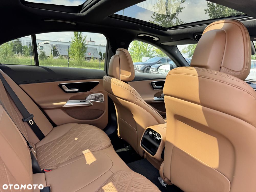 Mercedes-Benz Klasa E 220 d mHEV 4-Matic AMG 9G-Tronic - 19