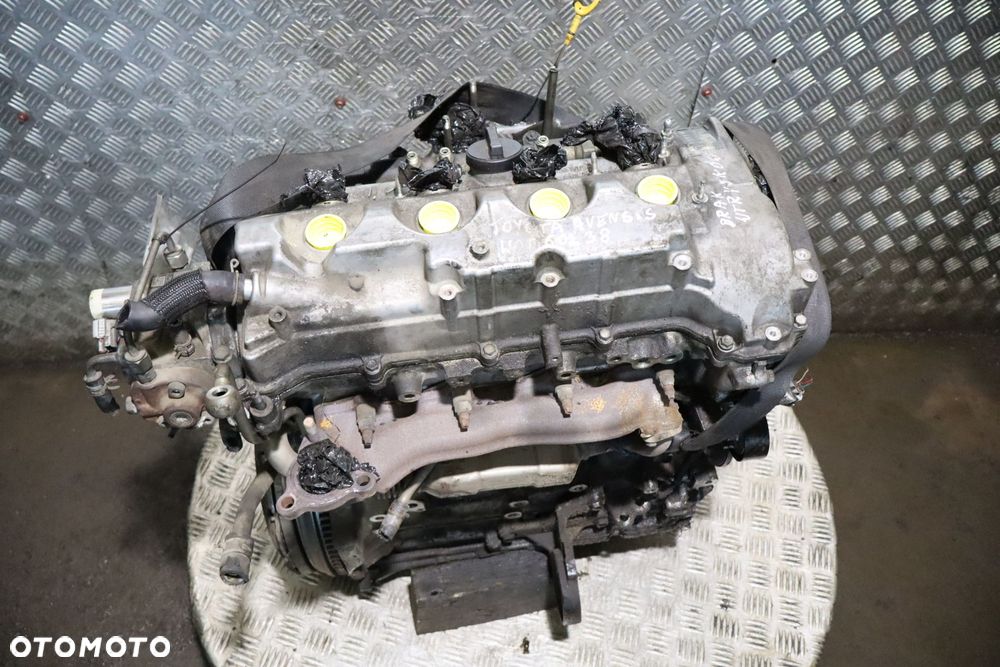 SILNIK  TOYOTA AVENSIS II T25 2.0D4D - 6