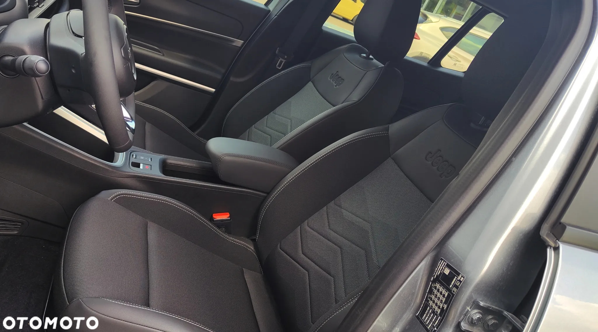 Jeep Avenger 54kWh Summit - 13