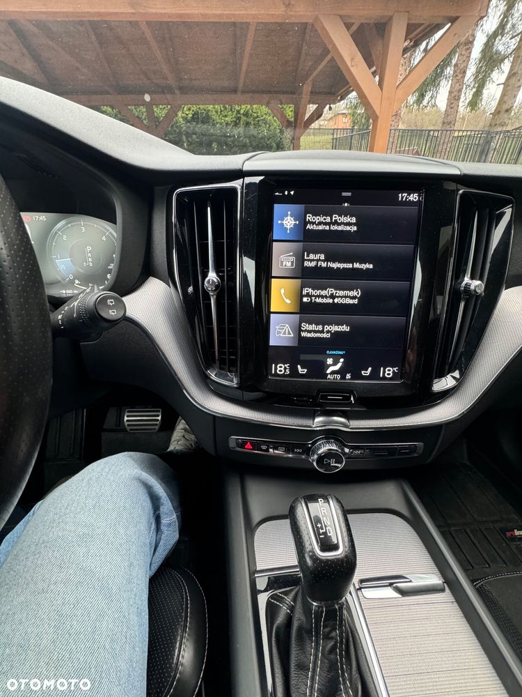 Volvo XC 60 D5 SCR AWD R-Design - 9