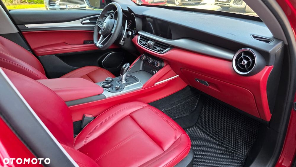 Alfa Romeo Stelvio 2.0 Turbo 16V AT8-Q4 Veloce Ti - 16