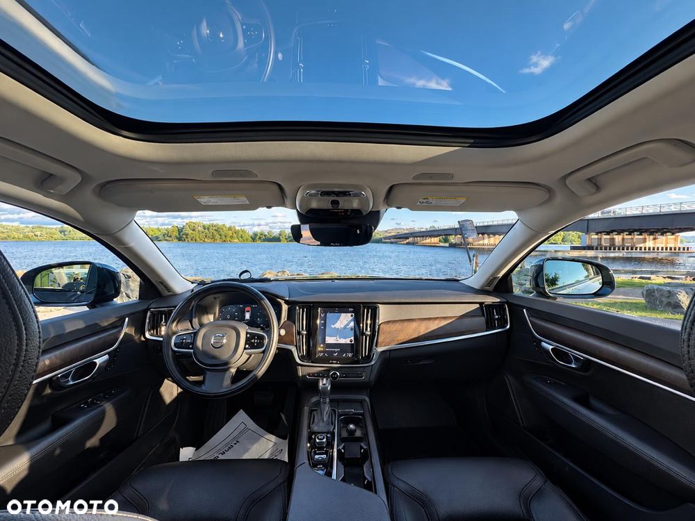 Volvo V90 Cross Country - 11
