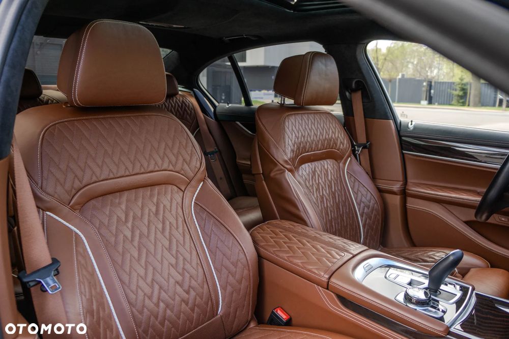 BMW Seria 7 750i xDrive - 19