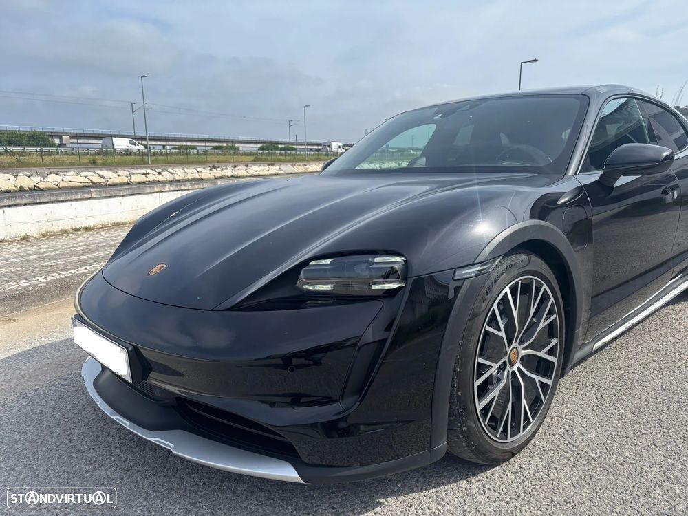 Porsche Taycan Cross Turismo 4 - 3