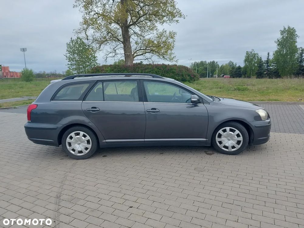 Toyota Avensis 2.0 D-4D Sol - 2