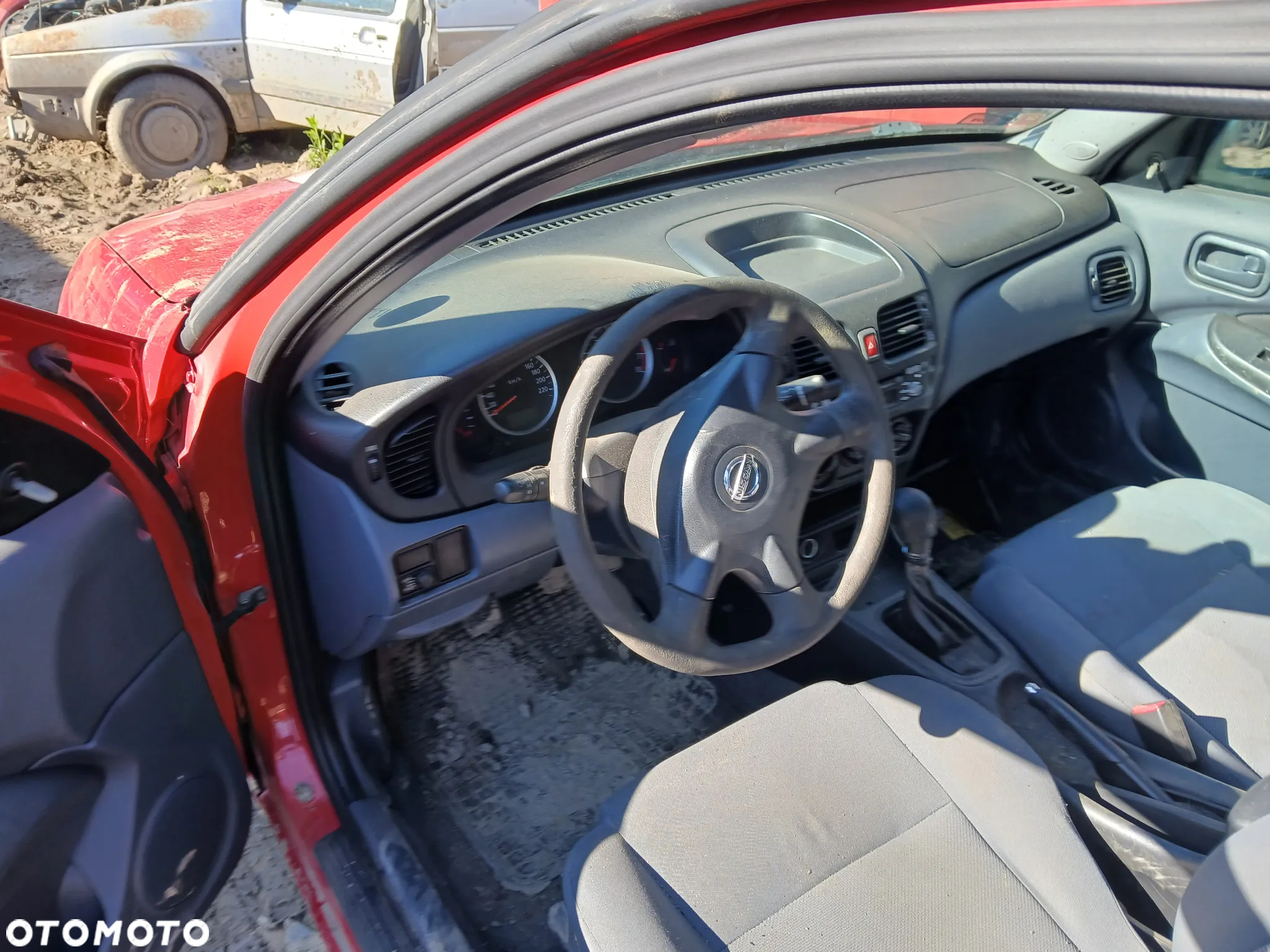 nissan almera N16 fotel fotele kanapa deska kokpit podsufitka boczek boczki klamka podłokietnik - 3