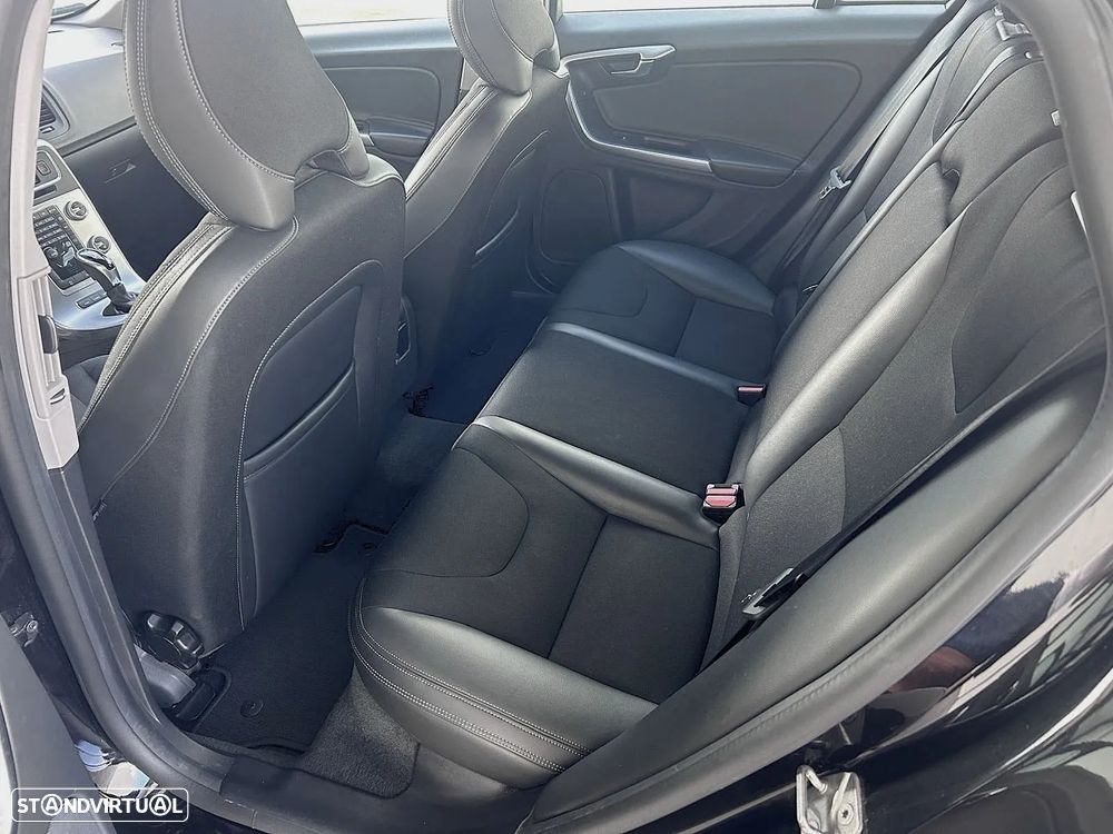 Volvo V60 2.4 D6 Momentum AWD Phev - 13