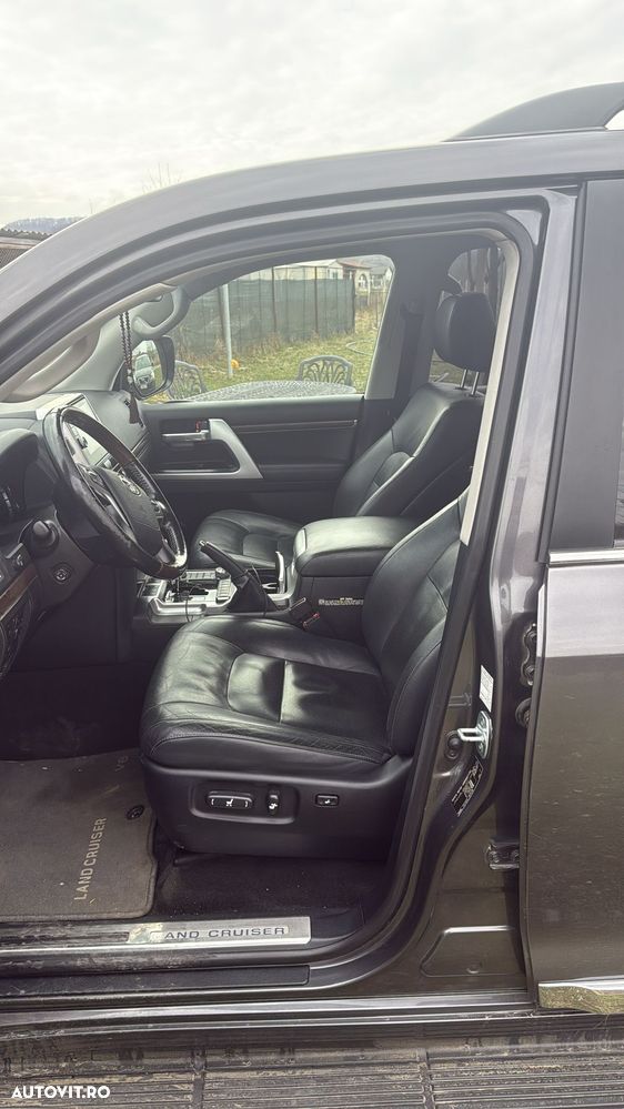 Toyota Land Cruiser 250 - 6