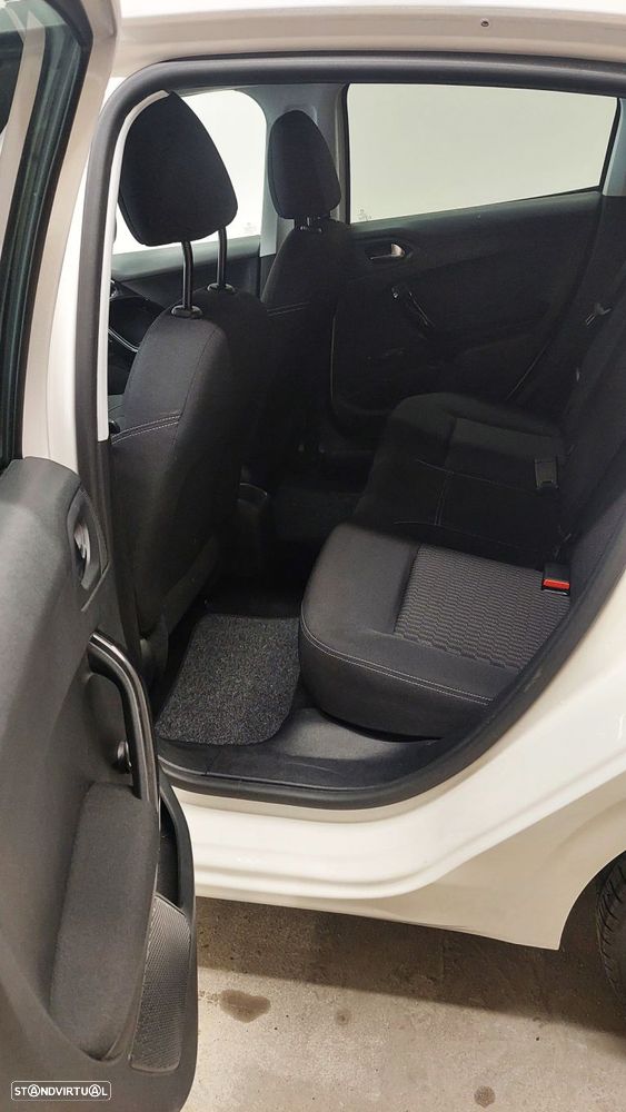 Peugeot 208 - 11