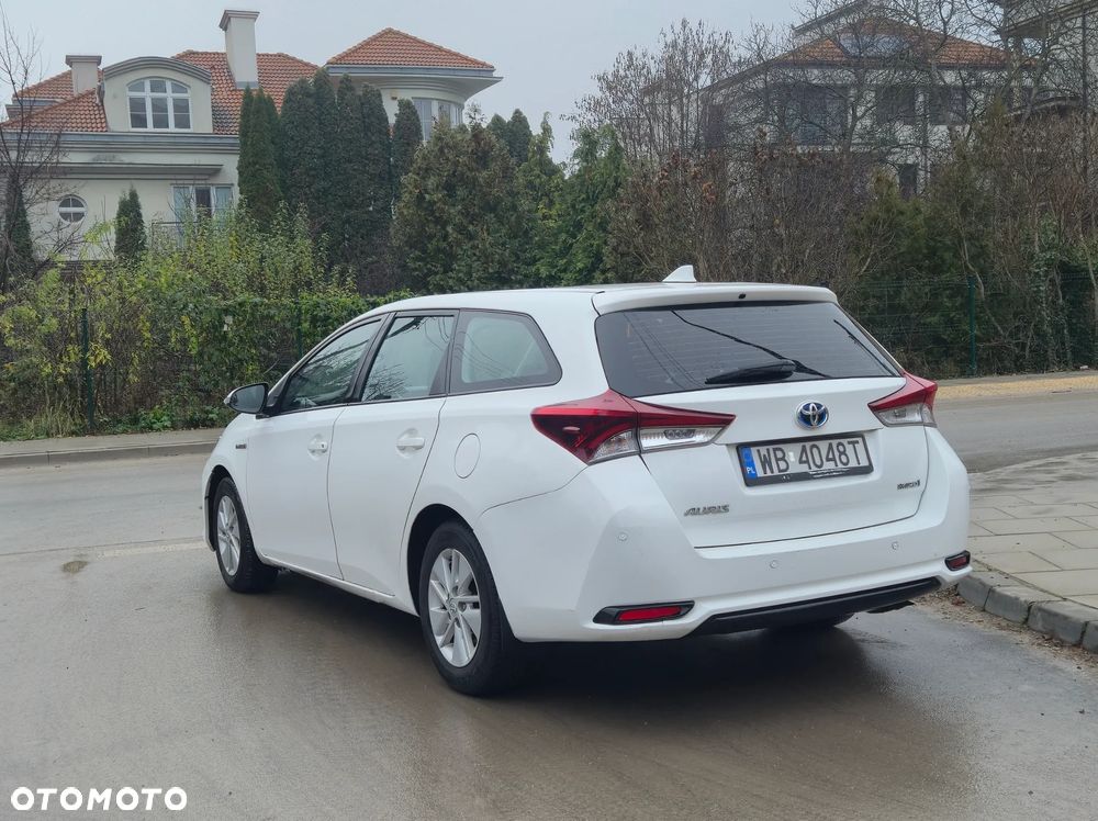 Toyota Auris Hybrid 135 Comfort - 4