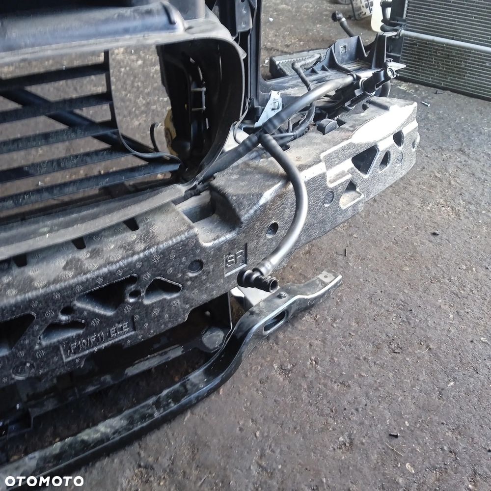 Pas przedni chłodnice BMW F10 F11 3.0I automat - 2
