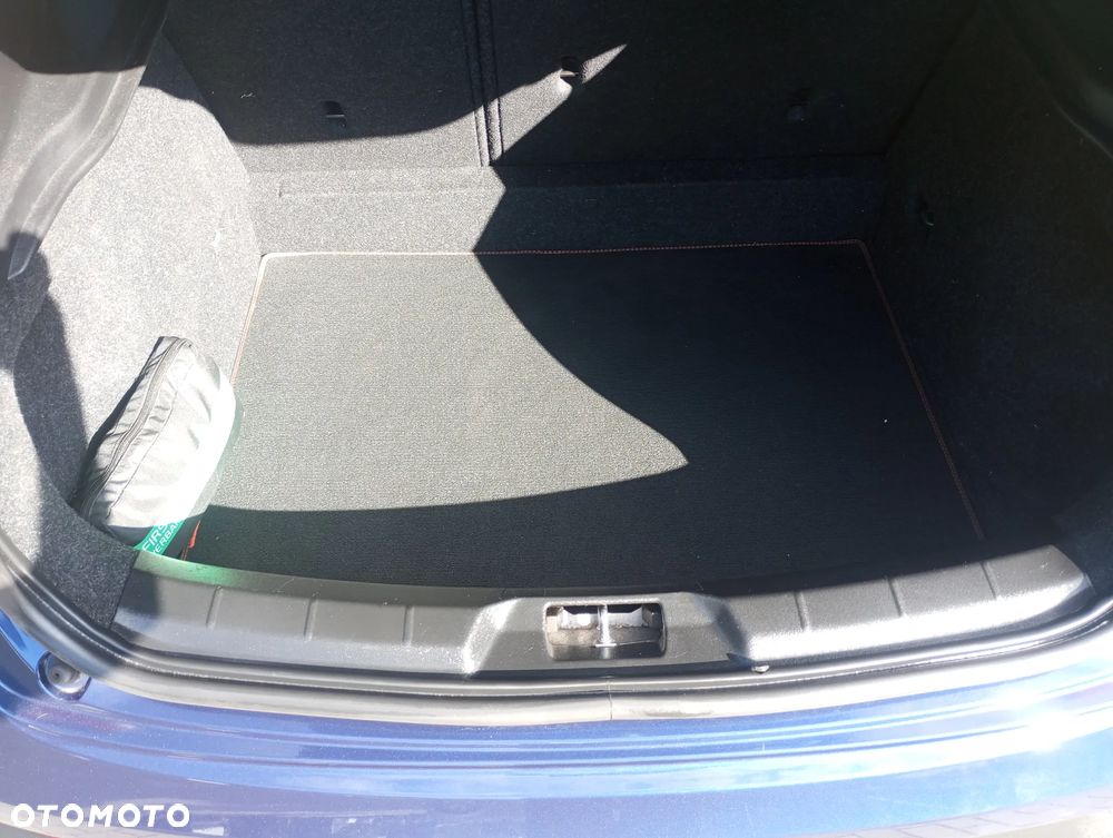 Volvo V40 Cross Country D3 Geartronic Ocean Race - 30