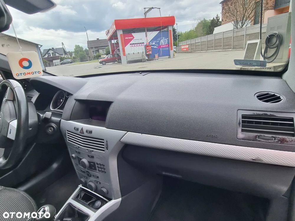 Opel Astra 2.0 T Cosmo - 14