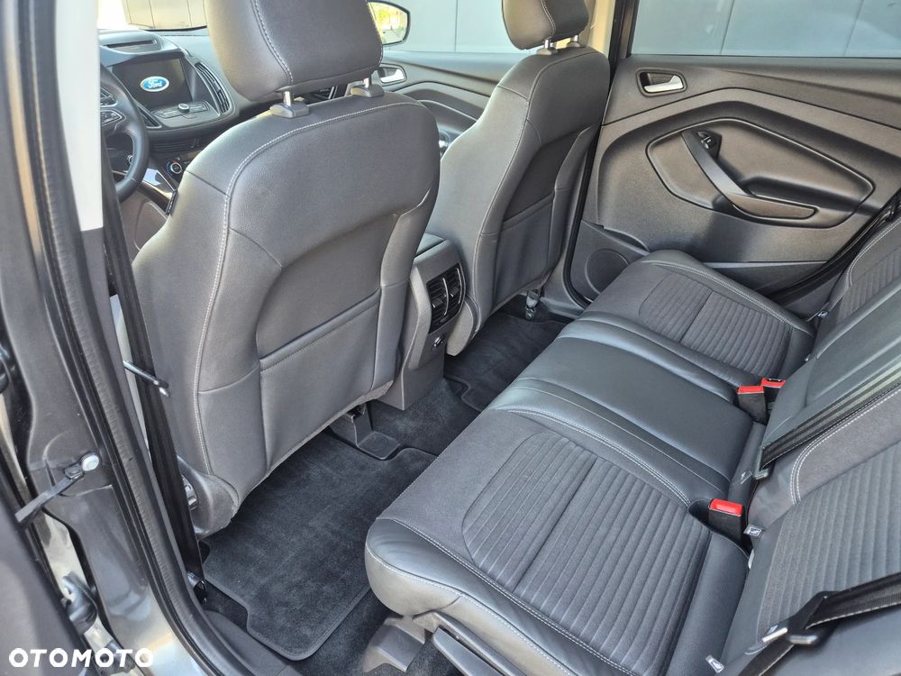 Ford Kuga 1.5 EcoBoost 2x4 Titanium - 10