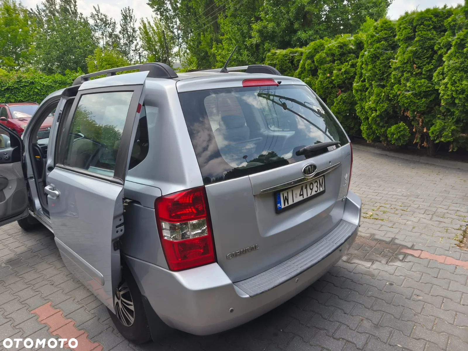 Kia Carnival - 6
