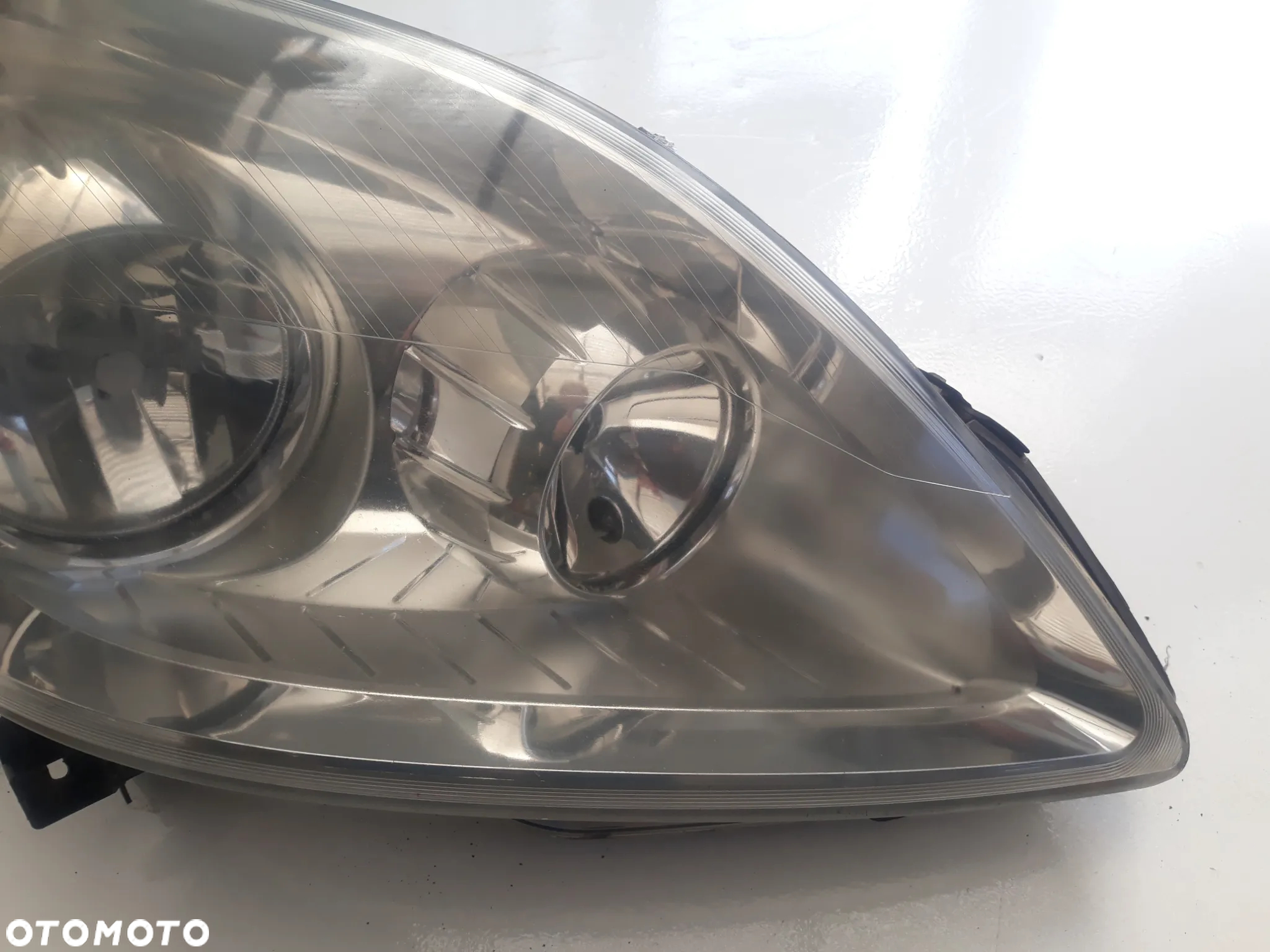 LAMPA PRAWY PRZÓD OPEL ZAFIRA B 2008r LIFT 13260845 - 2