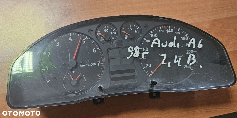 Licznik Audi  A6 2,4 B / AU0007001 - 2