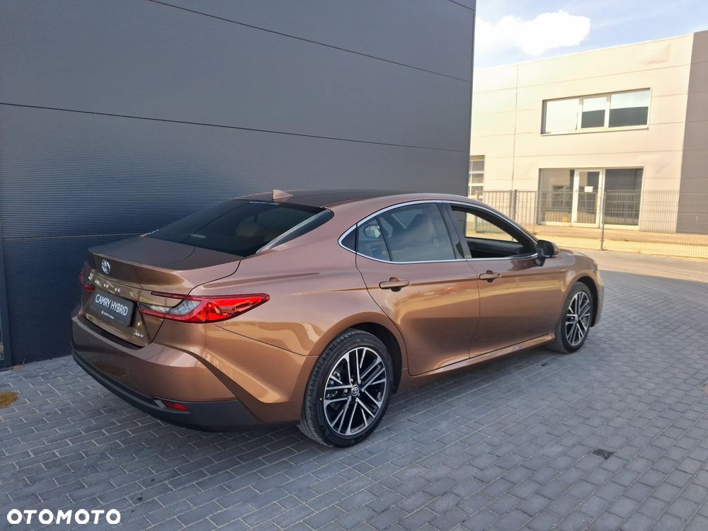 Toyota Camry - 6