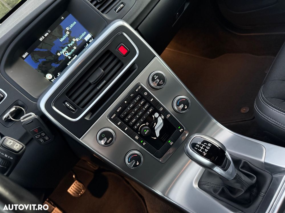 Volvo V60 D3 Momentum Pro - 6