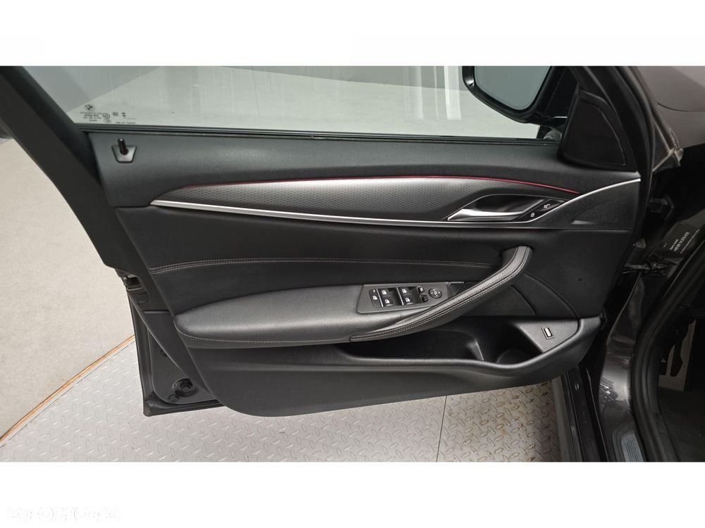 BMW Seria 5 530d xDrive mHEV M Sport sport - 17