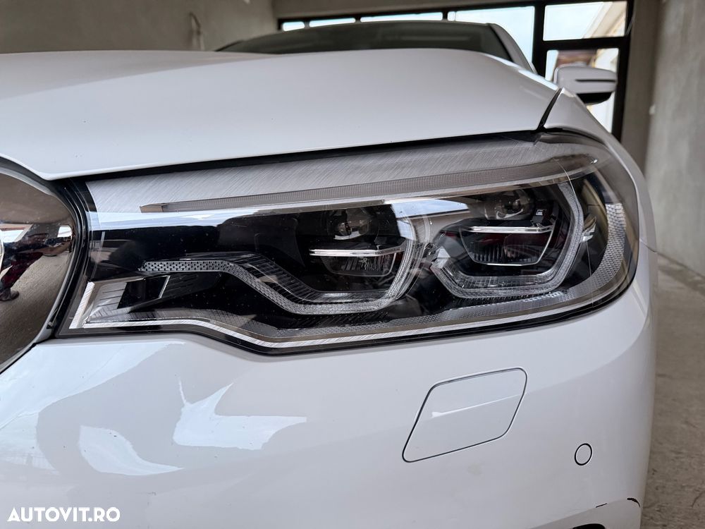 BMW Seria 5 520d xDrive AT - 11