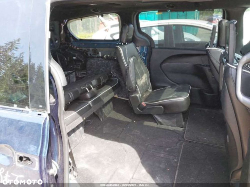 Chrysler Pacifica - 8