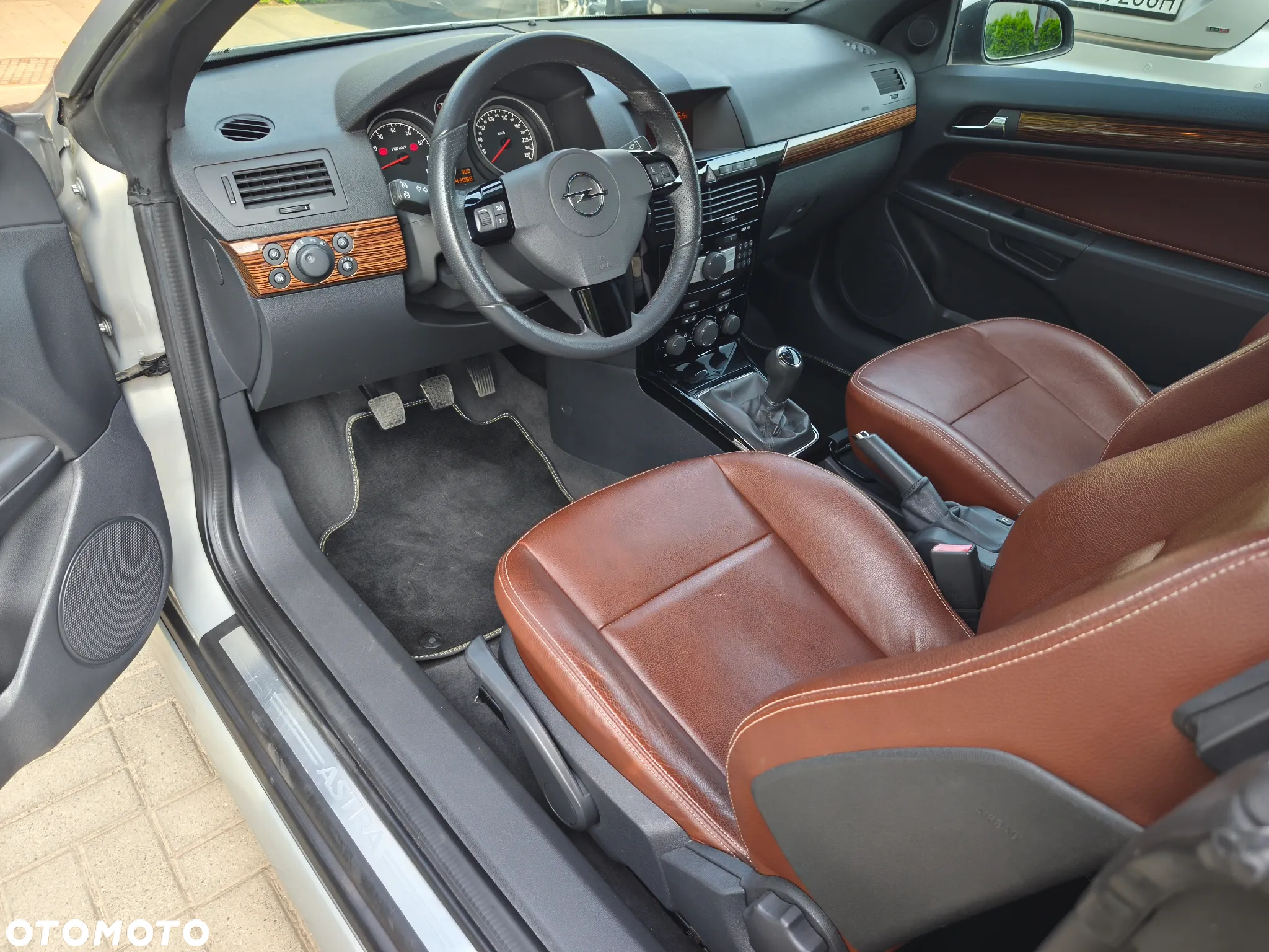 Opel Astra Twin Top 2.0 Turbo Cosmo - 15