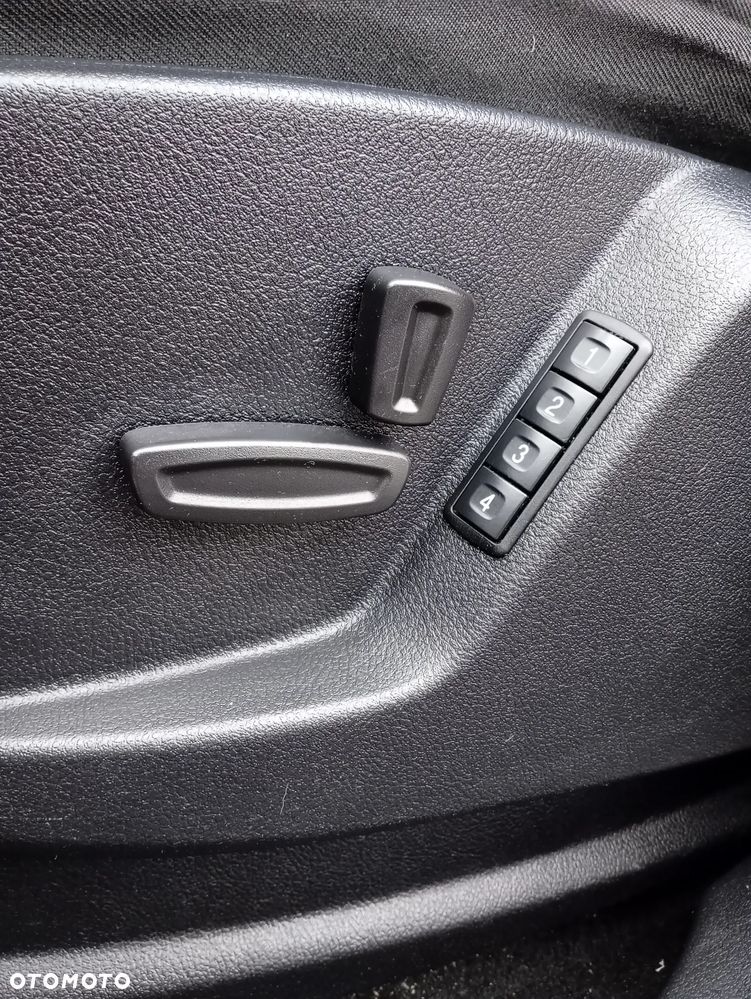 Ford S-Max 2.0 TDCi DPF Titanium X - 26