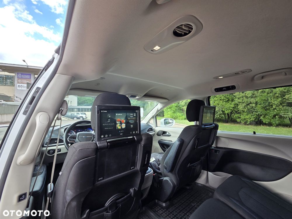 Chrysler Pacifica - 13