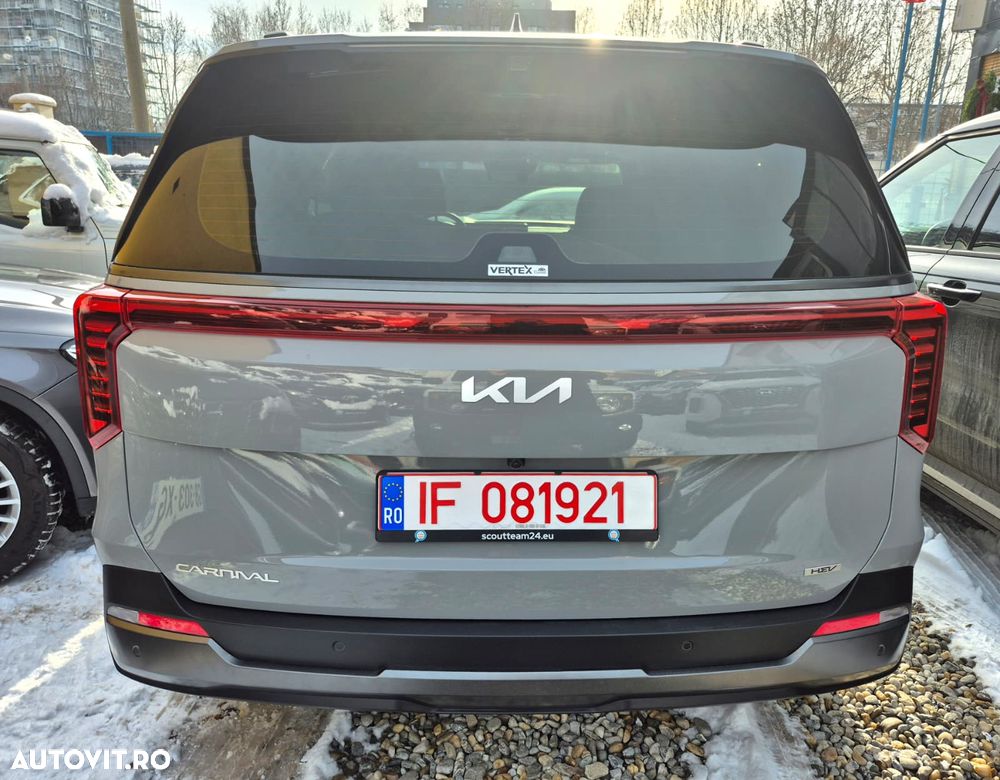 Kia Carnival - 7