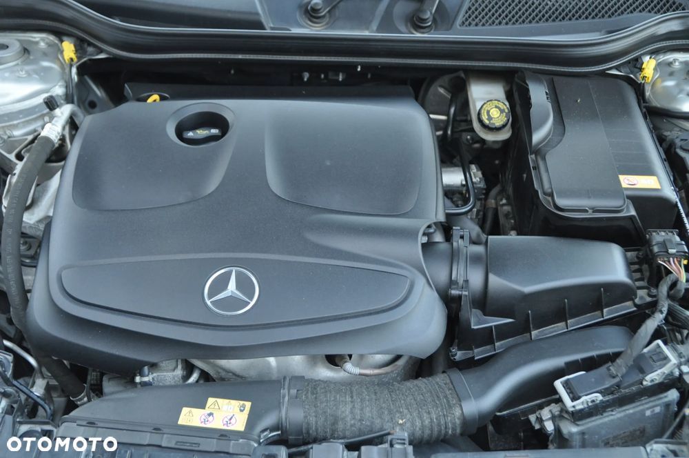 Mercedes-Benz GLA 250 4Matic 7G-DCT UrbanStyle Edition - 8