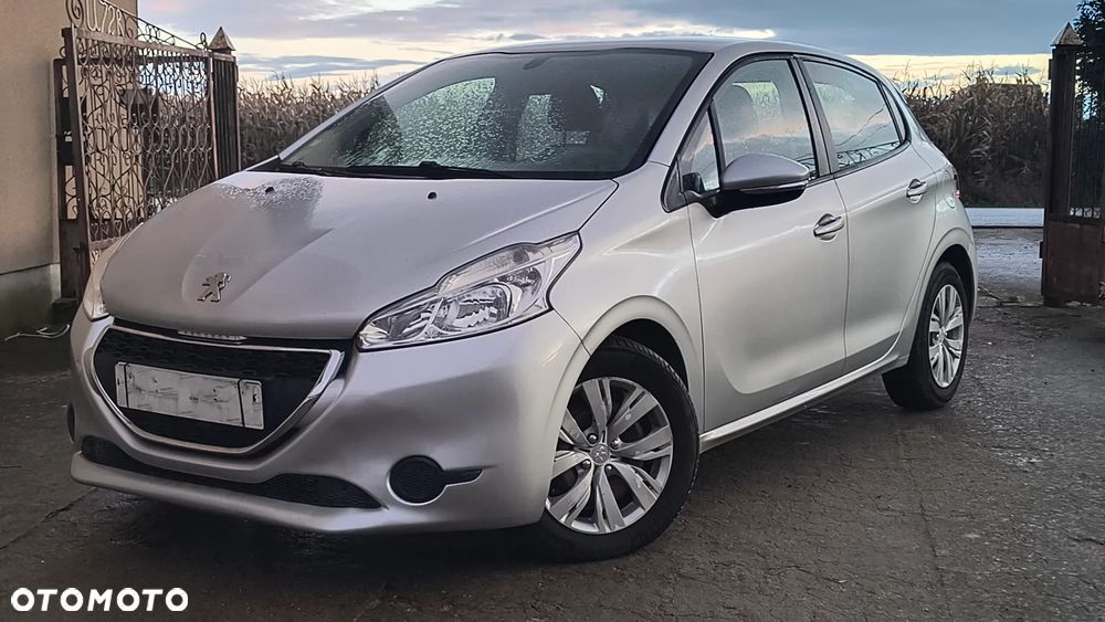 Peugeot 208 - 1