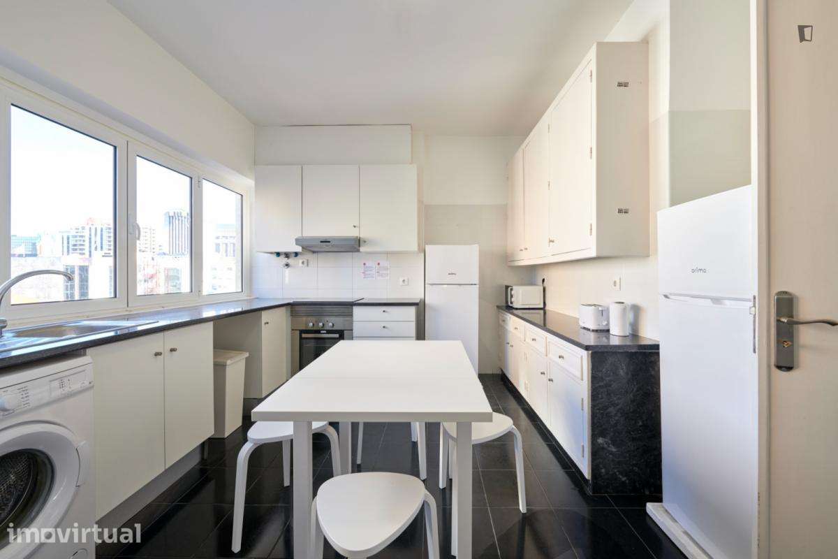 Quarto - localizado em Entrecampos Lisbon - Grande imagem: 3/24
