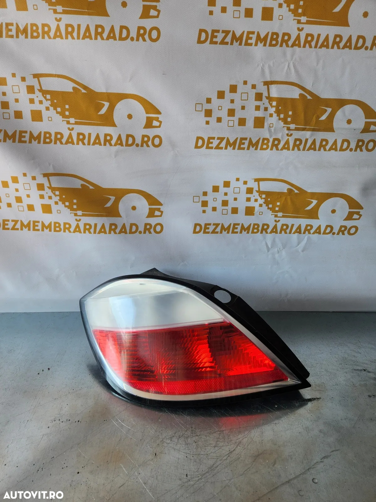Lampa Stop Stanga Opel Astra H Hatchback - Dezmembrari Arad - 4
