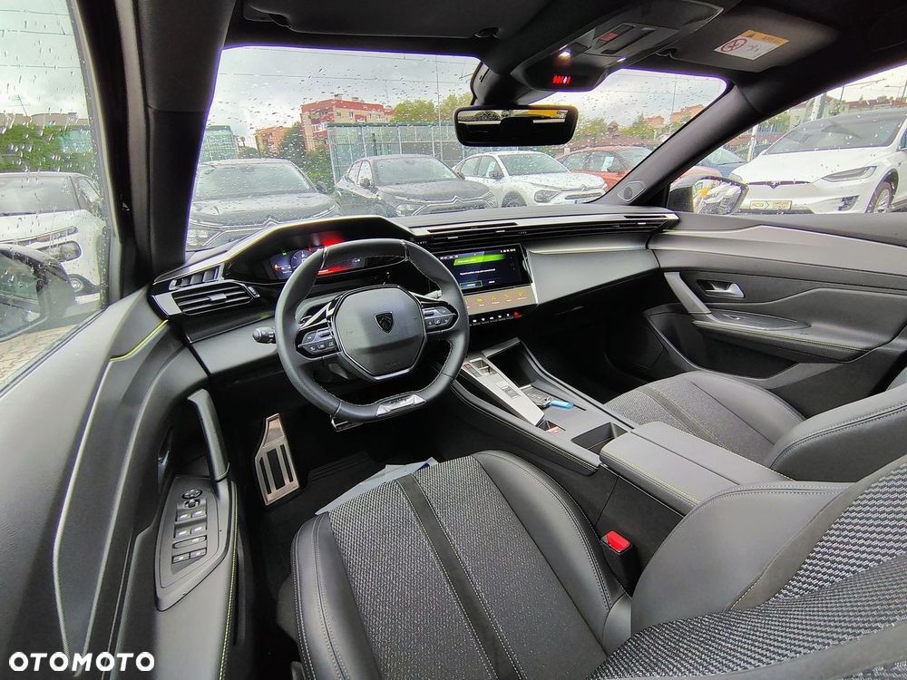 Peugeot 308 - 8