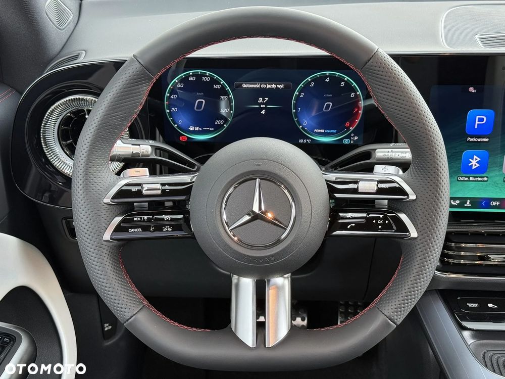Mercedes-Benz GLB - 16