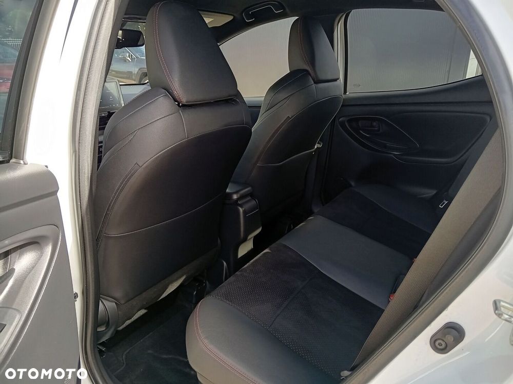 Toyota Yaris - 10