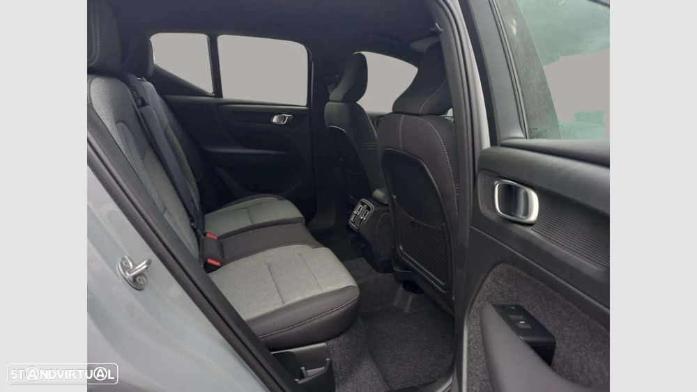 Volvo XC 40 2.0 B3 Plus Dark - 13