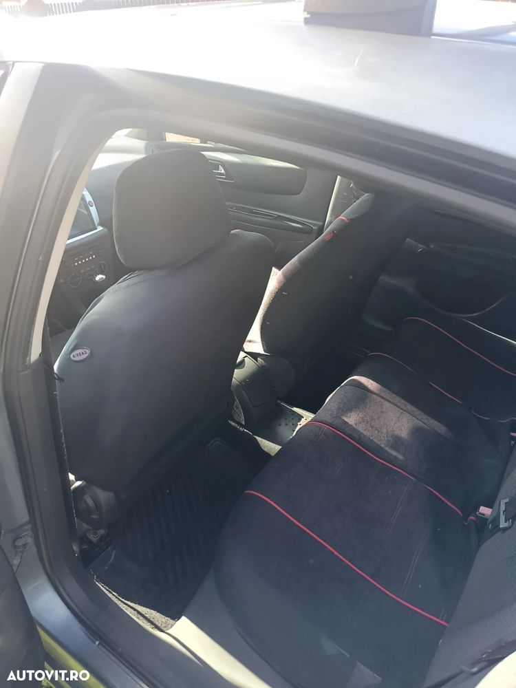 Citroën C4 1.4i 16V SX - 6