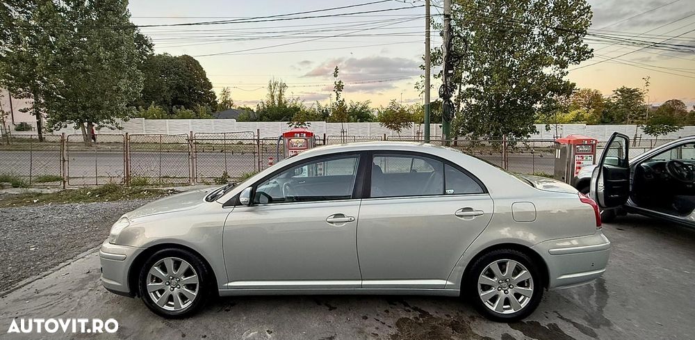 Toyota Avensis 1.8 Executiv - 8