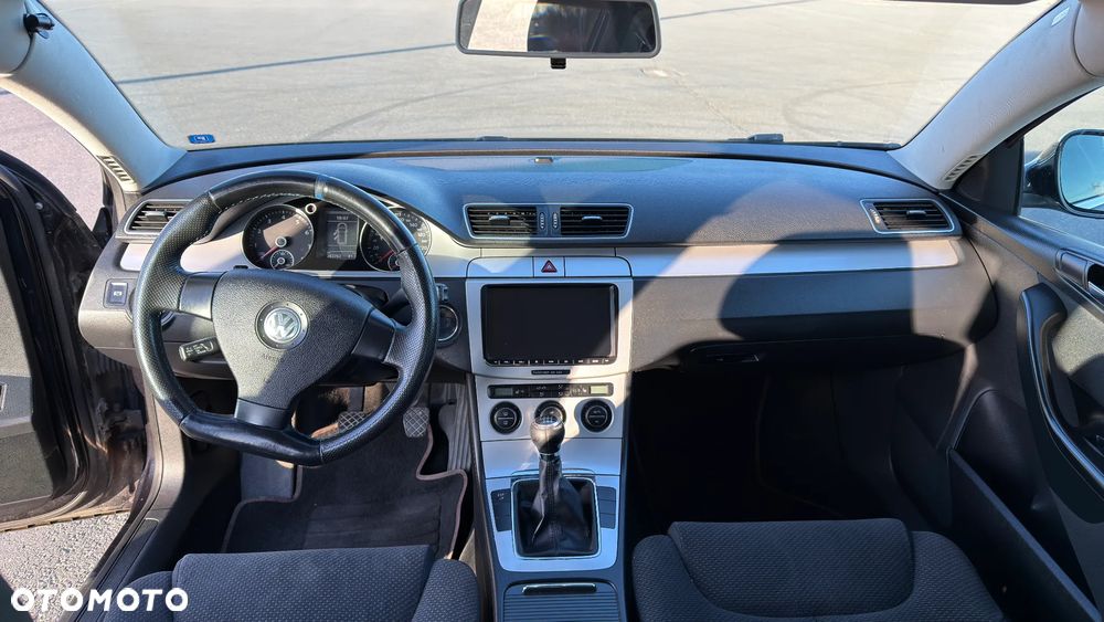 Volkswagen Passat 2.0 FSI Individual - 22