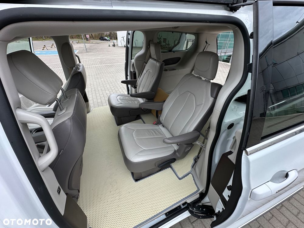 Chrysler Pacifica - 25