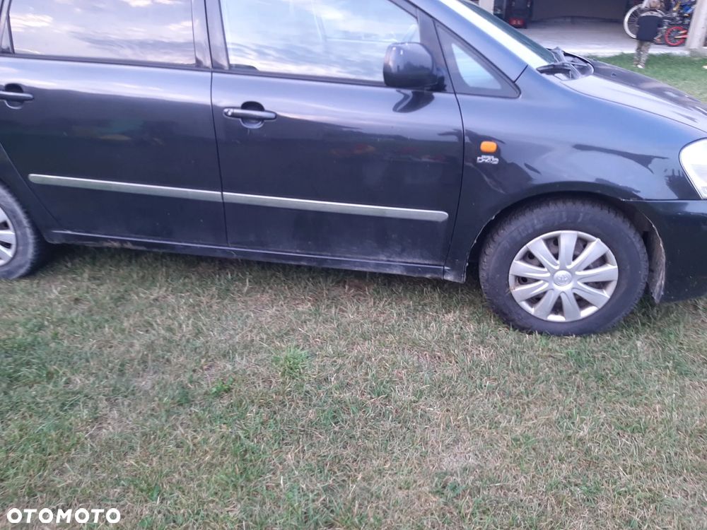 Toyota Avensis Verso 2.0 D-4D - 4
