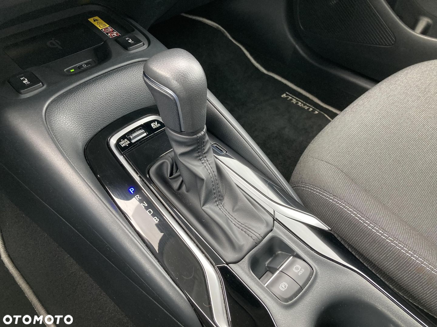 Toyota Corolla 1.8 Hybrid Style - 18