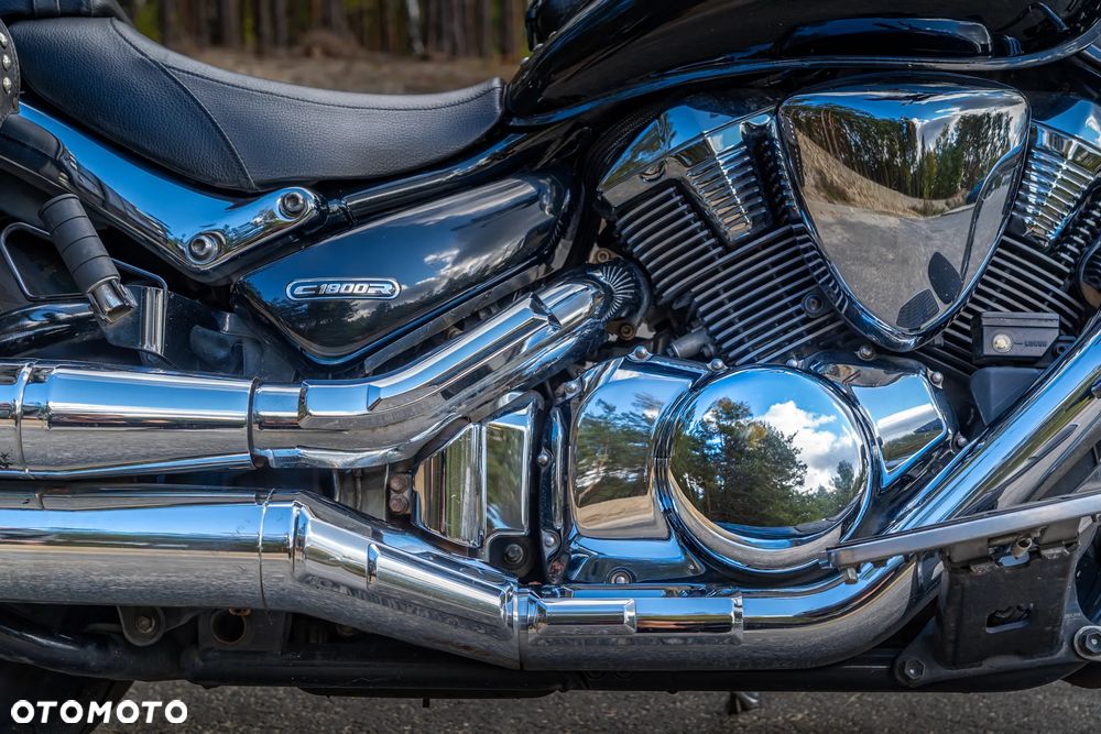 Suzuki Intruder - 12