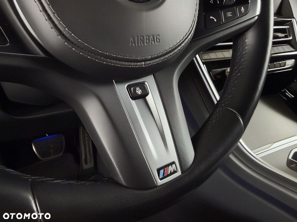 BMW Seria 8 - 14