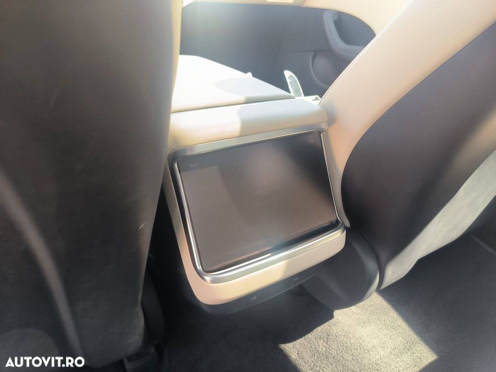 Tesla Model S - 11