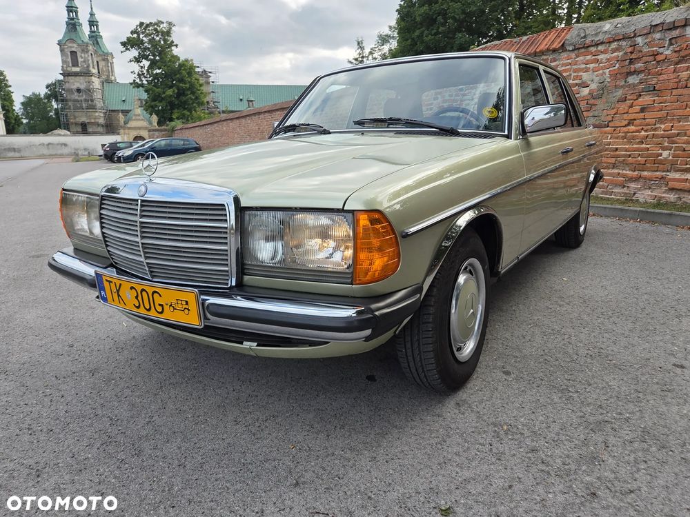 Mercedes-Benz W123 - 1