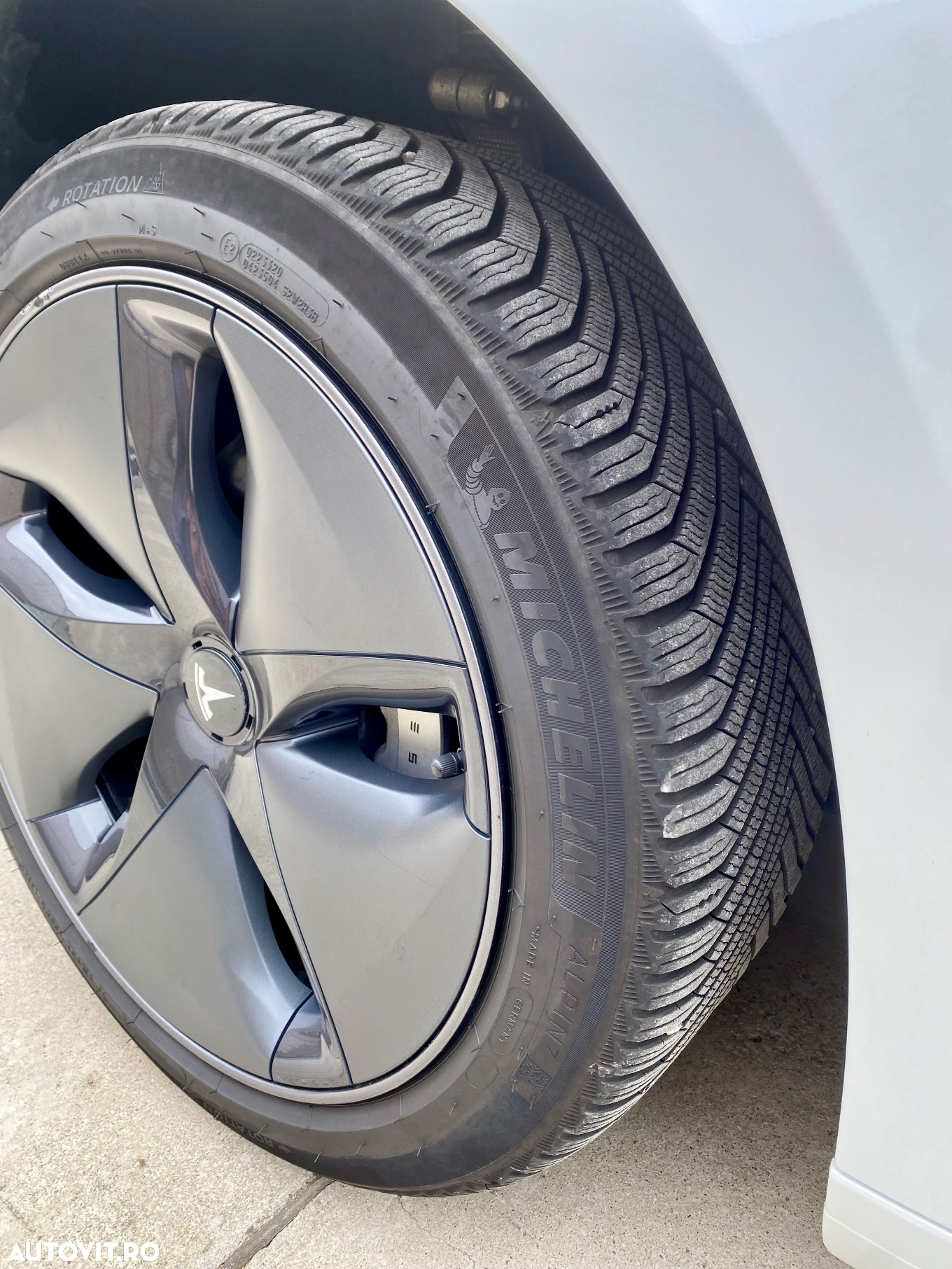 Tesla Model 3 Standard Reichweite Plus Hinterradantrieb - 11